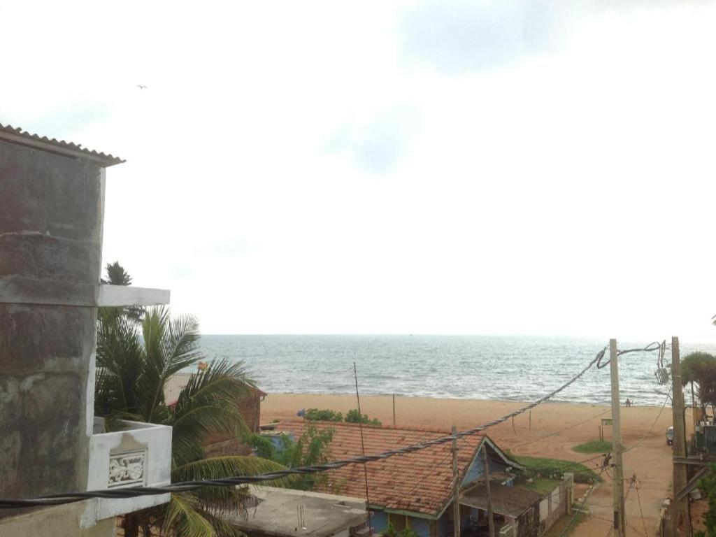 Araliya Blue Beach View Hotel Kudapaduwa Exterior photo