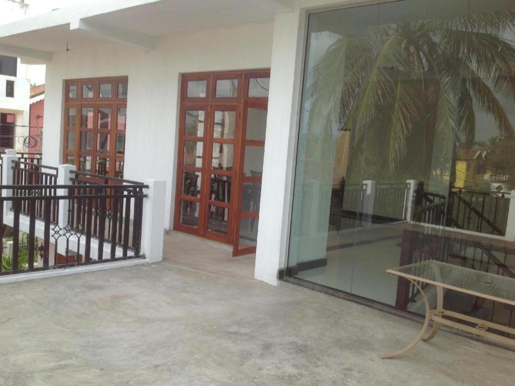 Araliya Blue Beach View Hotel Kudapaduwa Exterior photo