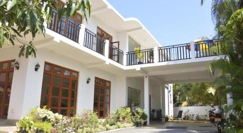 Araliya Blue Beach View Hotel Kudapaduwa Exterior photo