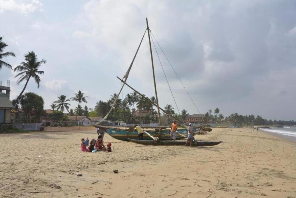 Araliya Blue Beach View Hotel Kudapaduwa Exterior photo